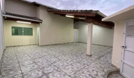 Casa residencial  disponível para venda no bairro Carajás em Uberlândia-MG