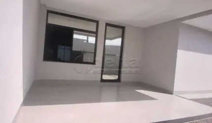 Casa residencial disponível para venda no bairro Jardim Ipanema em Uberlândia-MG