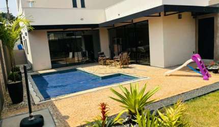 Casa residencial disponível para venda no bairro Daniel Fonseca em Uberlândia-MG