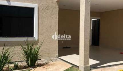 Casa disponível para venda no bairro Jardim Ipanema em Uberlândia-MG