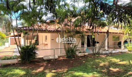 Casa no condomínio Morada do Sol disponível para venda em Uberlândia-MG