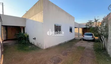 Casa residencial disponível para venda e locação no bairro Jardim Ipanema em Uberlândia-MG