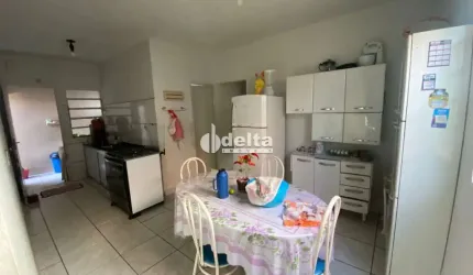 Casa residencial disponível para venda no bairro Laranjeiras em Uberlândia-MG