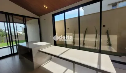 Casa no condomínio Tamboré disponível para venda em Uberlândia-MG