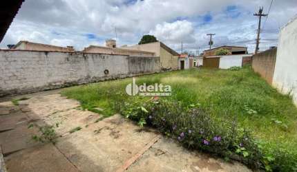 Casa disponível para locação no bairro Marta Helena em Uberlândia-MG