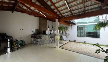Casa disponível para venda no bairro Bosque dos Buritis em Uberlândia MG