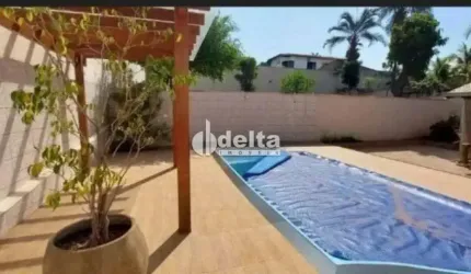 Casa disponível para Locação e Venda no bairro Cidade Jardim em Uberlândia-MG