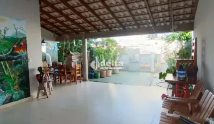 Casa disponível para venda no bairro Luizote de Freitas em Uberlândia MG