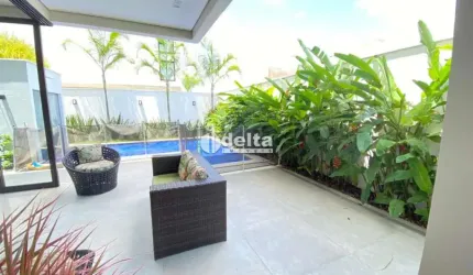 Casa no condomínio Jardins Versailles disponível para venda em Uberlândia-MG