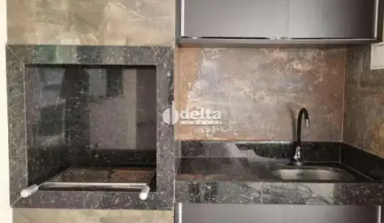 Casa residencial  disponível para venda no bairro Segismundo Pereira em Uberlândia-MG