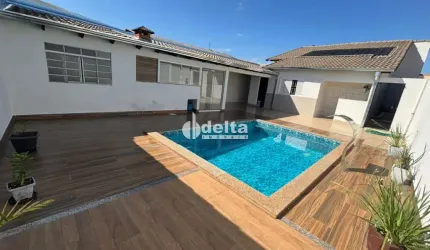 Casa disponível para aluguel e venda no bairro São Jorge em Uberlândia-MG