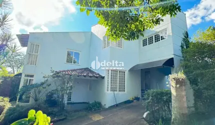 Casa mista disponível para locação e venda no bairro Cidade Jardim em Uberlândia-MG