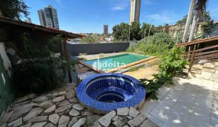 Casa mista disponível para locação e venda no bairro Tabajaras em Uberlândia-MG