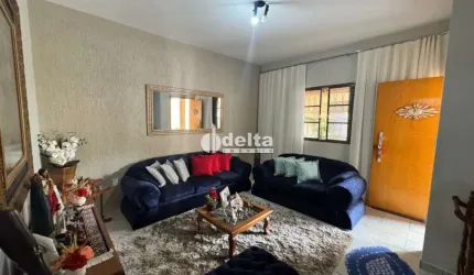 Casa disponível para venda no bairro Santa Mônica em Uberlândia MG