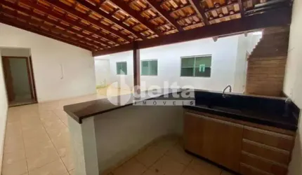 Casa residencial disponível para Locação e Venda no bairro Alto Umuarama em Uberlândia-MG.