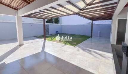 Casa em condomínio disponível para locação e venda no bairro Aclimação em Uberlândia-MG