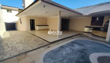 Casa residencial disponível para locação no bairro Lidice em Uberlândia-MG