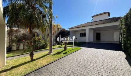 Casa disponível para locação e venda no bairro Brasil em Uberlândia-MG
