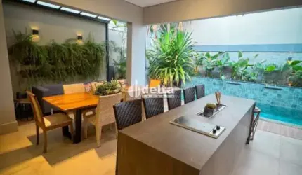 Casa residencial disponível para venda no bairro Gávea em Uberlândia-MG