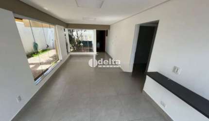 Casa residencial disponível para venda no bairro Tabajaras em Uberlândia-MG