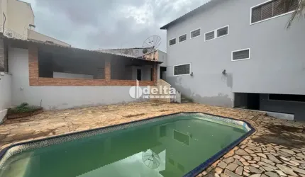 Casa disponível para locação e venda no bairro Jardim Patrícia em Uberlândia-MG