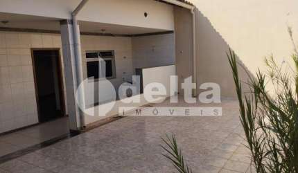 Casa disponível para locação no bairro Tabajaras em Uberlândia-MG