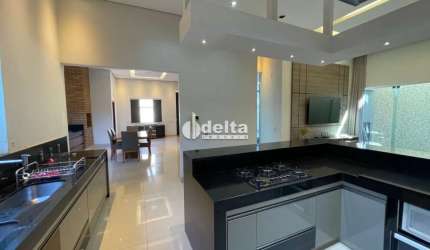 Casa residencial disponível para Locação no bairro Novo Mundo em Uberlândia-MG.