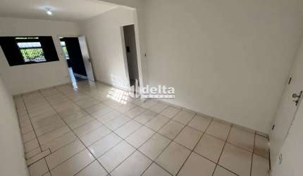 Casa residencial disponível para locação no bairro Jaraguá em Uberlândia-MG.