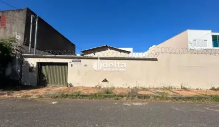 Casa residencial disponível para venda no bairro Granada em Uberlândia-MG.