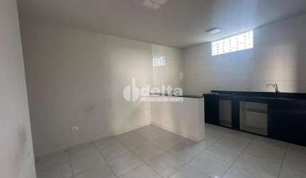 Casa residencial disponível para locação no bairro Santa Rosa em Uberlândia-MG