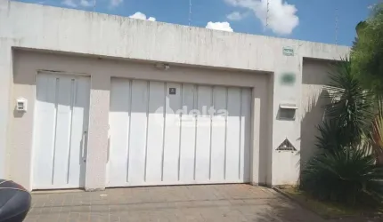 Casa residencial disponível para venda e locação no bairro Jardim Botânico em Uberlândia-MG