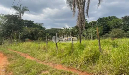 Área disponível para venda no bairro Chácaras Tubalina e Quartel em Uberlândia-MG