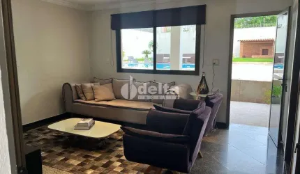 Casa residencial disponível para venda no bairro Cidade Jardim em Uberlândia-MG