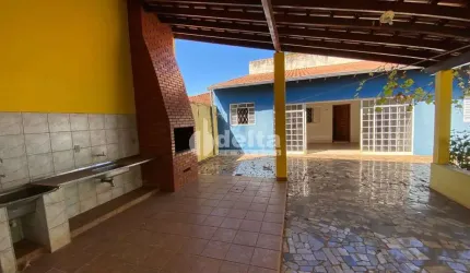 Casa disponível para locação no bairro Cidade Jardim em Uberlândia-MG