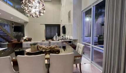 Casa no condomínio Jardim Versailles disponível para venda em Uberlândia-MG