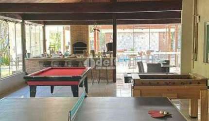 Casa no condomínio Murta 253 disponível para venda em Uberlândia-MG