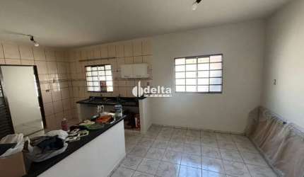 Casa residencial disponível para locação no bairro Tibery em Uberlândia-MG.