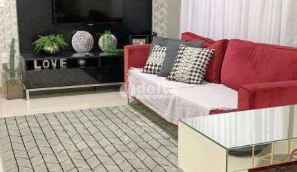 Casa disponível para venda no bairro Alto Umuarama em Uberlândia-MG