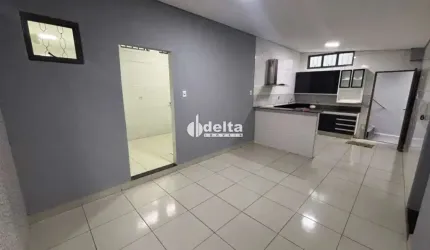 Casa residencial disponível no bairro Daniel Fonseca em Uberlândia-MG.