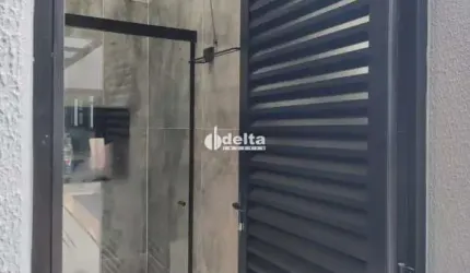 Casa residencial disponível no bairro Grand Ville em Uberlândia-MG.