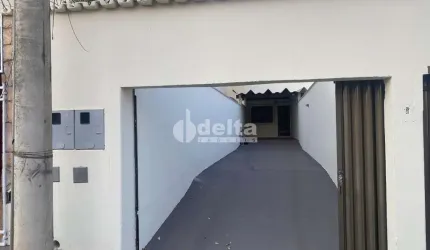 Casa disponível para locação no bairro Centro em Uberlândia-MG