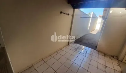 Casa residencial disponível no bairro Jardim Patrícia em Uberlândia-MG.