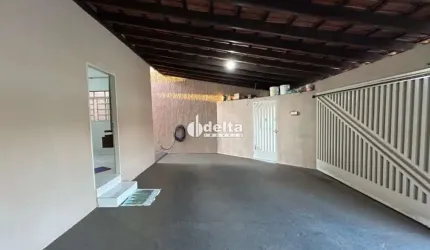 Casa residencial disponível no bairro Jardim das Palmeiras em Uberlândia-MG.