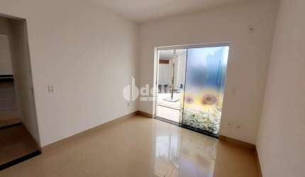 Casa disponível para locação no bairro Tibery em Uberlândia-MG