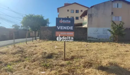 Terreno disponível para venda no bairro Granada em Uberlândia-MG