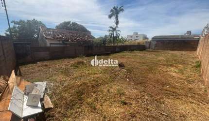 Terreno disponível para venda no bairro Santa Mônica em Uberlândia-MG