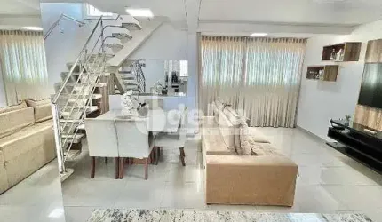 Cobertura  disponível para locação e venda no bairro Santa Mônica em Uberlândia-MG