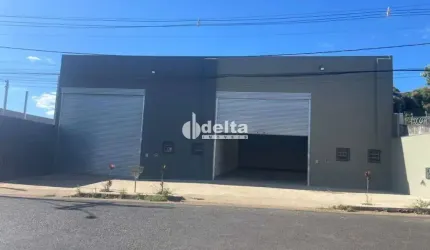 Galpão disponível para Locação e venda no bairro Marta Helena em Uberlândia-MG