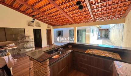 Casa residencial disponível para venda no bairro Tocantins em Uberlândia-MG.