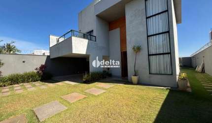 Casa residencial disponível para locação e venda no bairro Morada da Colina em Uberlândia-MG.
